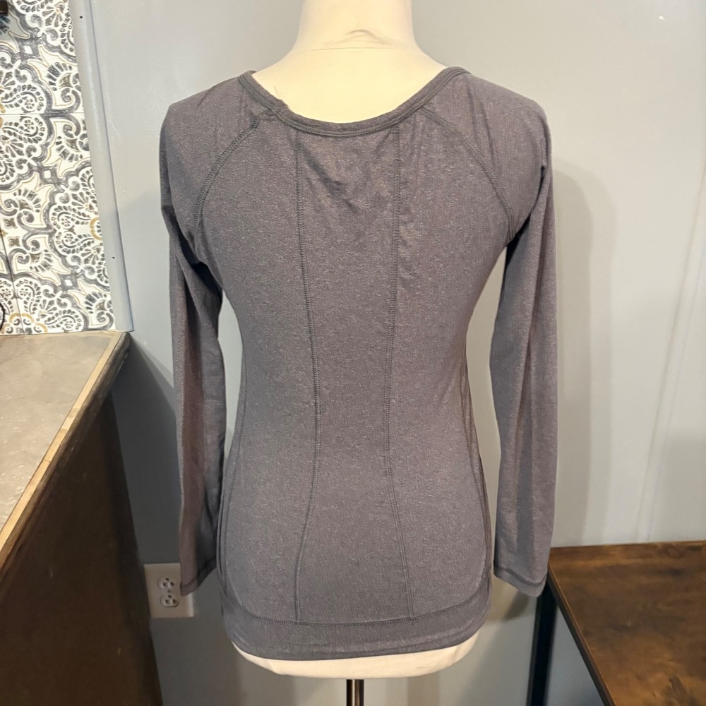 Avia Long Sleeve Grey Athletic Scoop Neck Shirt Ruffle Shoulder (Women's Medium) - Picture 6 of 6